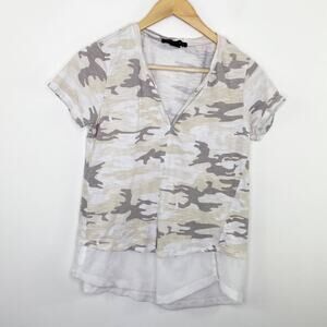 Sanctuary White Tan Camo Print V-Neck Short Sleeve T-Shirt Women's Size Small S